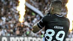 Botafogo vira o jogo no fim, afunda o Fortaleza e encosta nos líderes do Campeonato Brasileiro 