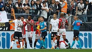 Cássio brilha e empate no Majestoso mantém o Corinthians na liderança do Brasileirão