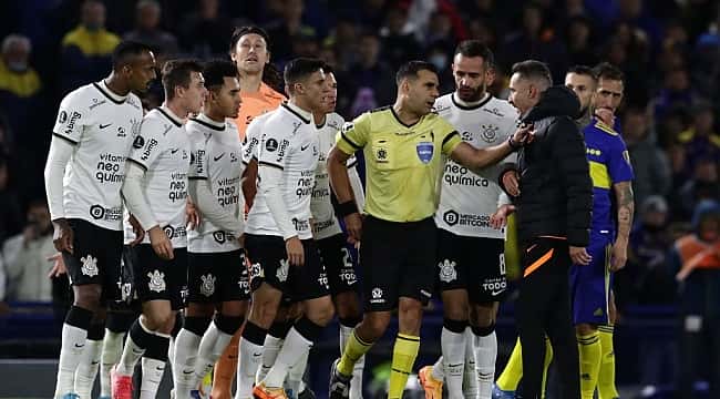 Corinthians supera expulsões, segura o Boca e encaminha vaga nas oitavas da Libertadores