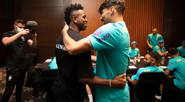 Finalistas da Champions League são recebidos com festa na Seleção Brasileira; confira as fotos