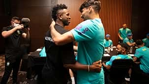 Finalistas da Champions League são recebidos com festa na Seleção Brasileira; confira as fotos