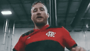 Gaethje usa camisa do Flamengo e provoca Charles do Bronx: "Meu time é melhor que o seu"