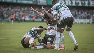 Léo Gamalho ofusca Ganso e Coritiba vira sobre o Fluminense 