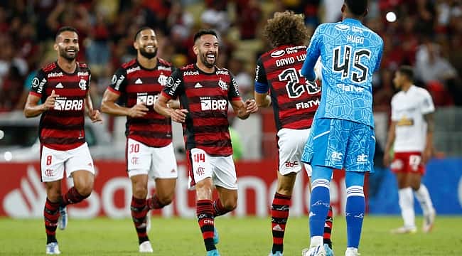 Flamengo vence Sporting Cristal, mas goleiro Hugo falha e volta a ser vaiado pelos torcedores