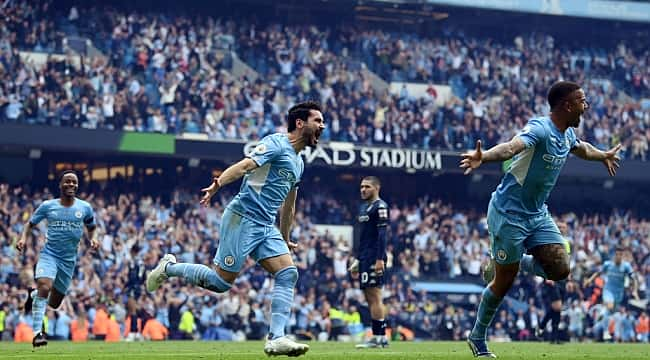 Em final antecipada da Premier League, Manchester City domina o