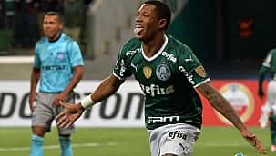 Danilo marca e Palmeiras vence Emelec