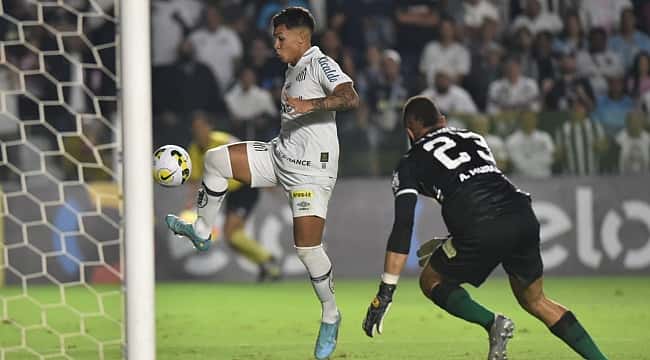 Santos goleia Coritiba e se classifica na Copa do Brasil