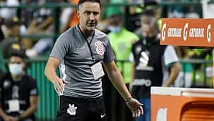 Vítor Pereira elogia Fiel e manda recado: "Hábito de vencer tem que estar no DNA do Corinthians"