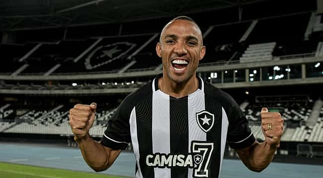 Botafogo acerta com reforço da Premier League