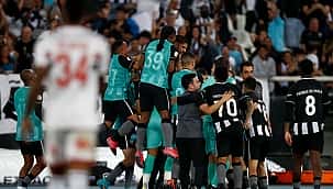 Botafogo bate o São Paulo, volta a vencer após cinco jogos e deixa a zona de rebaixamento