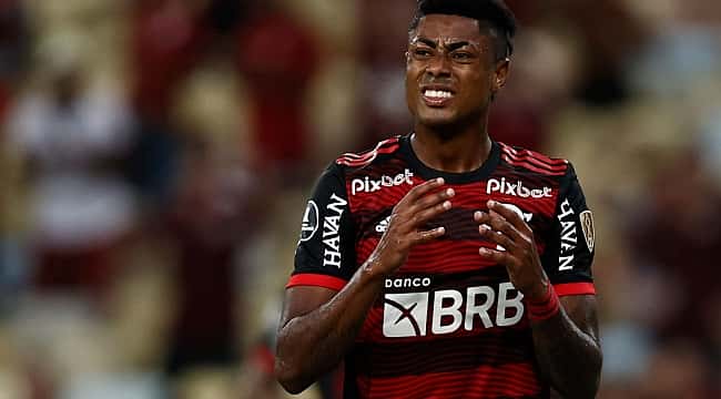 Bruno Henrique, do Flamengo, ficará até 12 meses longe dos gramados
