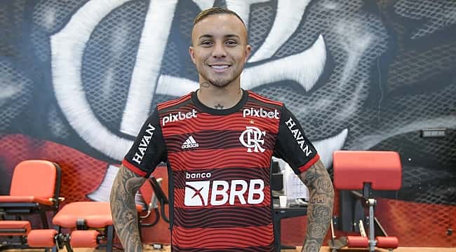 Flamengo anuncia Everton Cebolinha