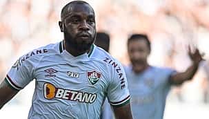 Manoel "Lukaku" marca, Fluminense vence Botafogo no Clássico Vovô e entra no G6 