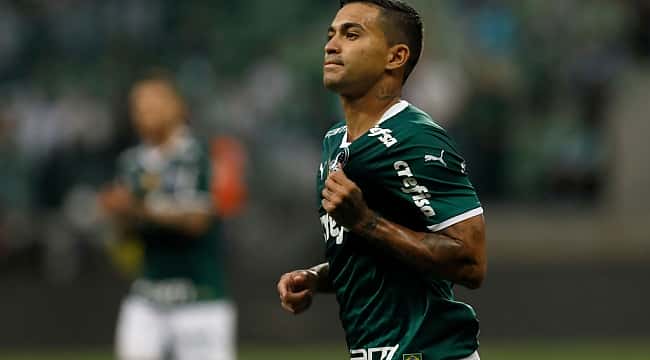 Palmeiras vence Coritiba, quebra tabu de 25 anos e recupera a liderança do Brasileirão 