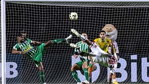 São Paulo perde chances incríveis, empata com o Juventude e sai de campo vaiado pela torcida 