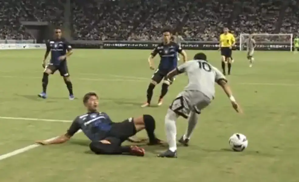 Com dois gols de Neymar, PSG goleia Gamba Osaka por 6 x 2; pênalti fantasma no brasileiro viraliza
