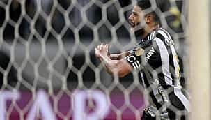 Com gol de pênalti de Hulk, Atlético vence Emelec e se classifica para as quartas da Libertadores