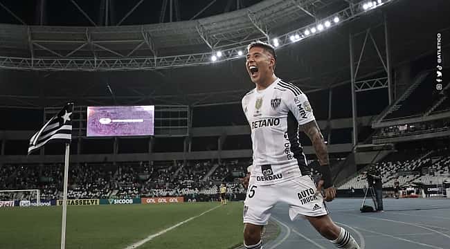 Com golaço de Zaracho, Atlético-MG vence o Botafogo no Rio e vira líder do Brasileirão