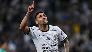 Corinthians bate o Botafogo em Itaquera e segue à caça do líder