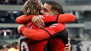 Fernandinho reestreia no Furacão com assistência, e Athletico-PR goleia o Atlético-GO