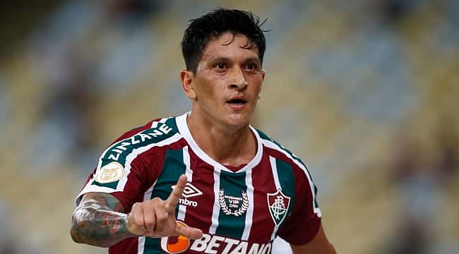 Fluminense vence Goiás de virada no fim com dois gols relâmpagos e cola nos líderes