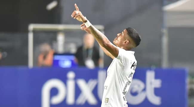 Lucas Barbosa marca e Santos bate o Atlético-GO