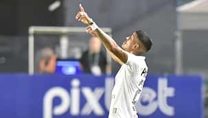 Lucas Barbosa marca e Santos bate o Atlético-GO