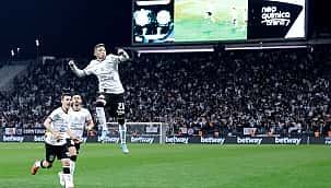 Na estreia de Yuri Alberto, Corinthians vence o Coritiba e vira vice-líder do Brasileirão