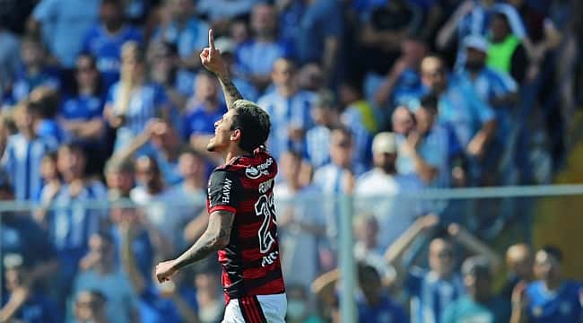 Na estreia de Vidal, Pedro decide, Flamengo vence Avaí e chega ao G6 do Brasileirão