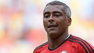 VÍDEO: Aos 56 anos, Romário faz golaço em pelada e viraliza