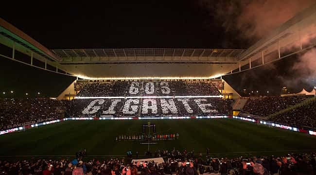 VÍDEO: Cássio ganha homenagem da Fiel Torcida