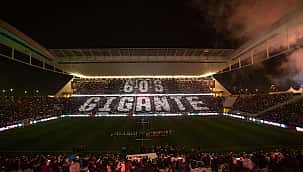 VÍDEO: Cássio ganha homenagem da Fiel Torcida