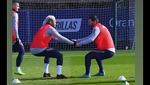 Neymar ignora Mbappé e faz dupla com Messi no PSG