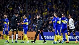 Vítor Pereira exalta espírito corintiano: "Unidos contra tudo e contra todos"