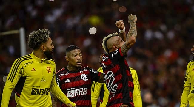 Vidal diz que vive um sonho após 1º gol pelo Flamengo: "É seguir ajudando a equipe"