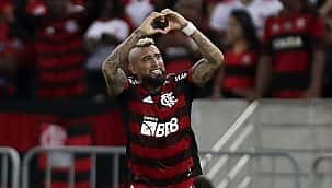 Vidal marca e Flamengo atropela o Atlético-GO