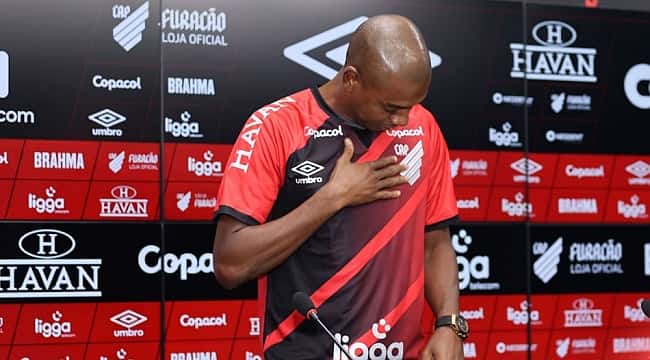 A janela de transferências internacionais fechou! Confira top 10 reforços do Brasileirão