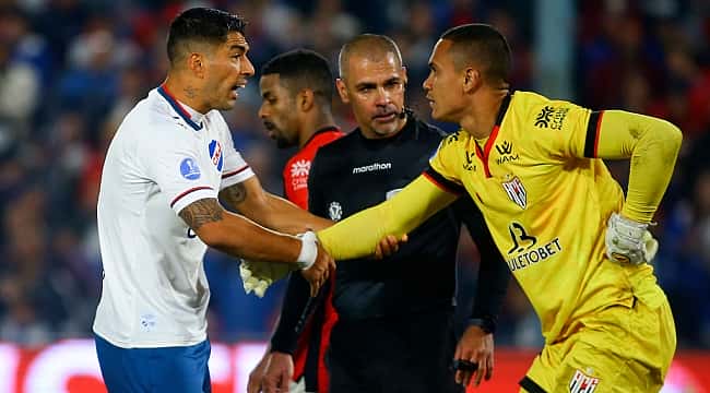 Atlético-GO recebe Nacional, de Luis Suárez, em busca de vaga na semifinal da Copa Sul-Americana