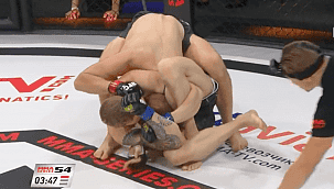 Cenas fortes: Lutador quebra o próprio braço ao tentar finalizar adversário