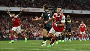 Com gols de Jesus e Martinelli, Arsenal vence o Aston Villa e segue na liderança da Premier League