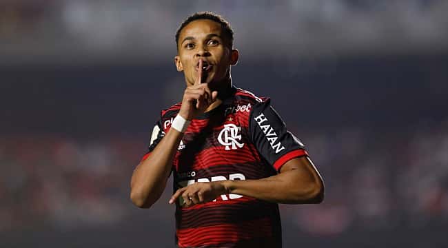 Com time reserva, Fla vence o São Paulo