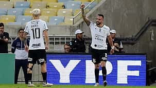 Corinthians marca no fim e busca empate contra o Fluminense no jogo de ida da semifinal 