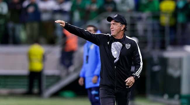 Cuca reclama de "ferrolho" do Palmeiras após eliminação na Libertadores; Abel Ferreira rebate 