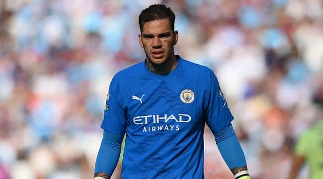 Ederson e Alisson são indicados ao prêmio de melhor goleiro do mundo pela France Football