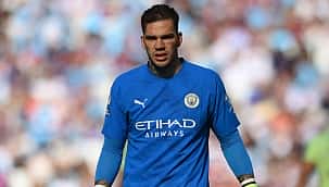 Ederson e Alisson são indicados ao prêmio de melhor goleiro do mundo pela France Football
