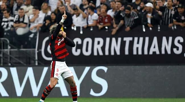 Flamengo vence Corinthians e abre vantagem nas quartas da Libertadores; assista aos gols