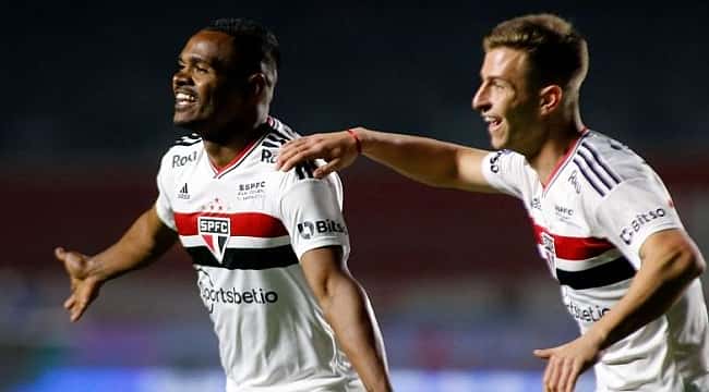 Nikão marca e São Paulo vence o Ceará nas quartas da Copa Sul-Americana