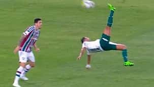 Novo gol de bicicleta de Rony quebra a internet