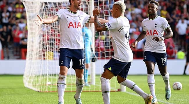 Richarlison dá assistência incrível e Tottenham vence Nottingham Forest com dois gols de Kane