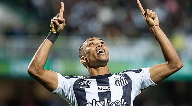 Santos vence o Coxa nos acréscimos